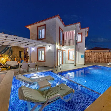Villa Doga Icinde Havuzlu Lueks Beyaz *
