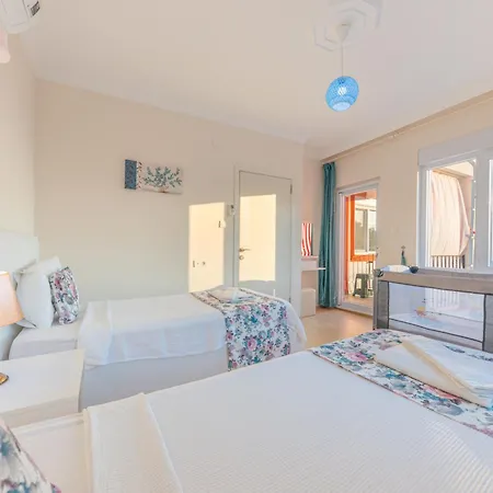 Doga Icinde Havuzlu Lueks Beyaz Villa *