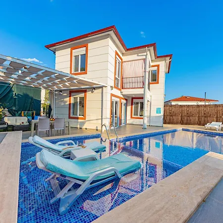 Villa Doga Icinde Havuzlu Lueks Beyaz *